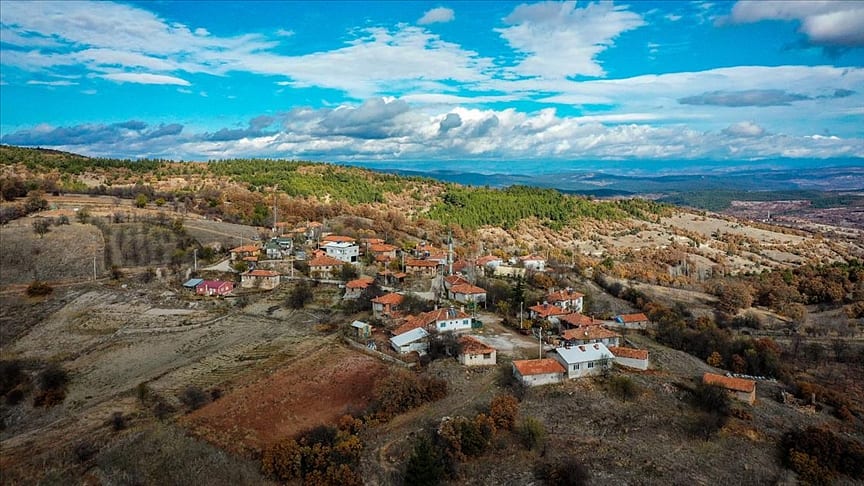 Salgın öncesi sadece muhtar ve imam ile eşlerinin yaşadığı köyün nüfusu 10 katına çıktı