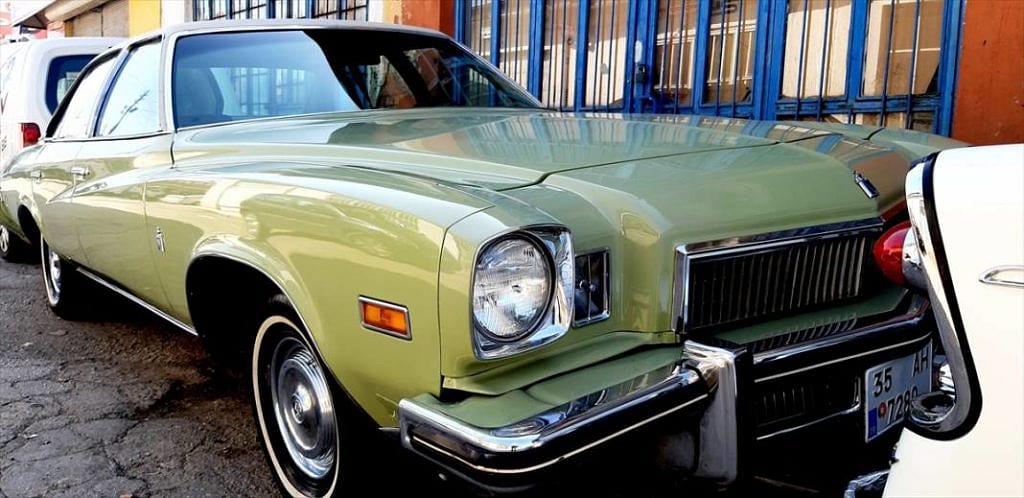 Klasik otomobilleri aylarca uğraşıp ilk haline getiriyor-5