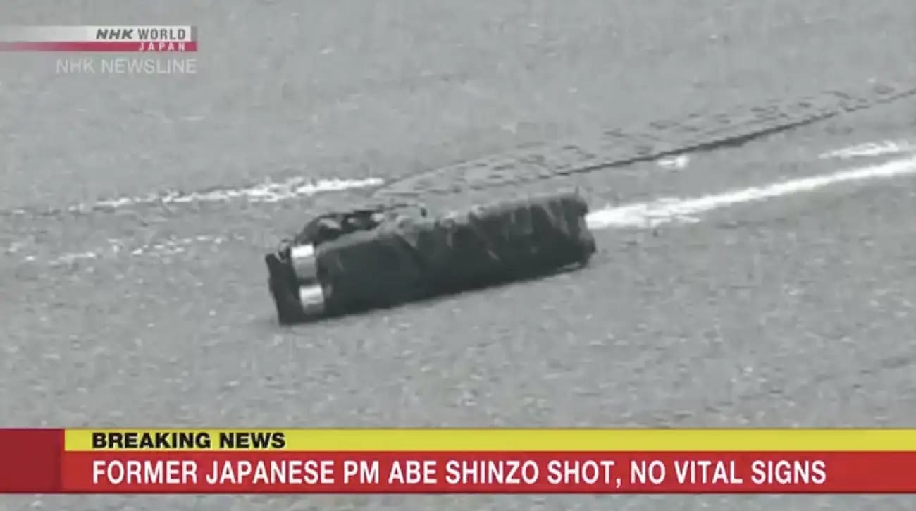 Abe suikastı, sıkı silah yasalarıyla bilinen Japonya'yı şoke etti-0