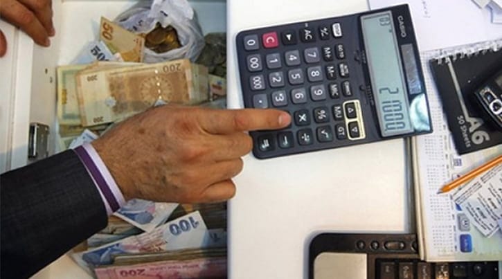 Cari açık hızla aşağı iniyor