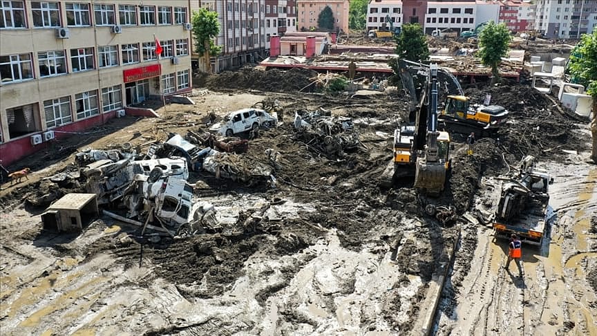 Karadeniz'deki sel felaketinde can kaybı 77'ye yükseldi