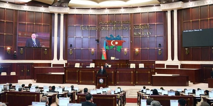 Azerbaycan'da kısmi seferberlik ilan edildi-0