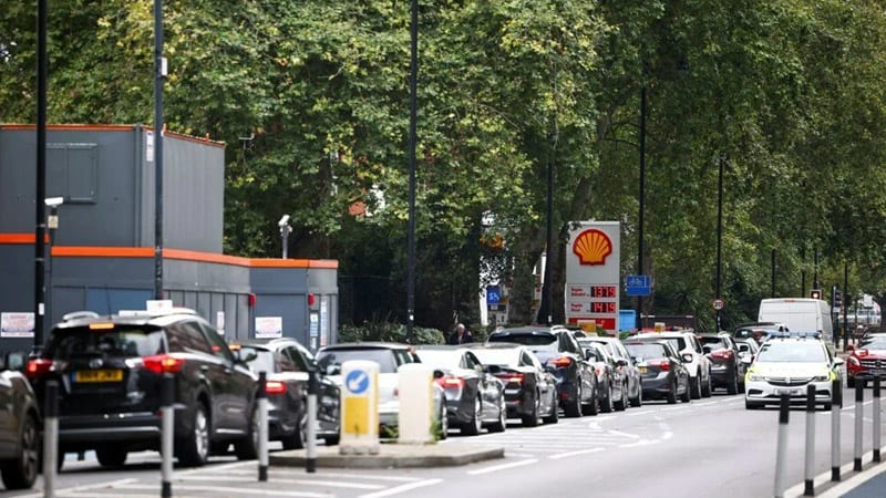İngiltere'de askerler yakıt krizinde destek için devreye giriyor