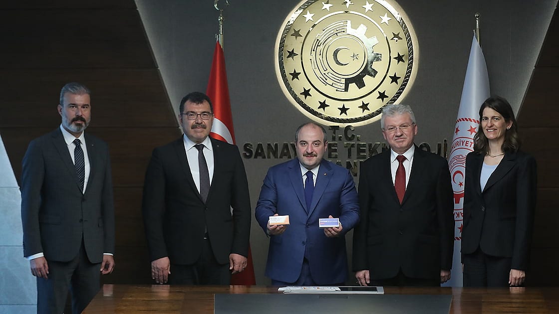 Koronavirüse karşı üretilen yerli sentez ilaç ilk kez görücüye çıktı-0