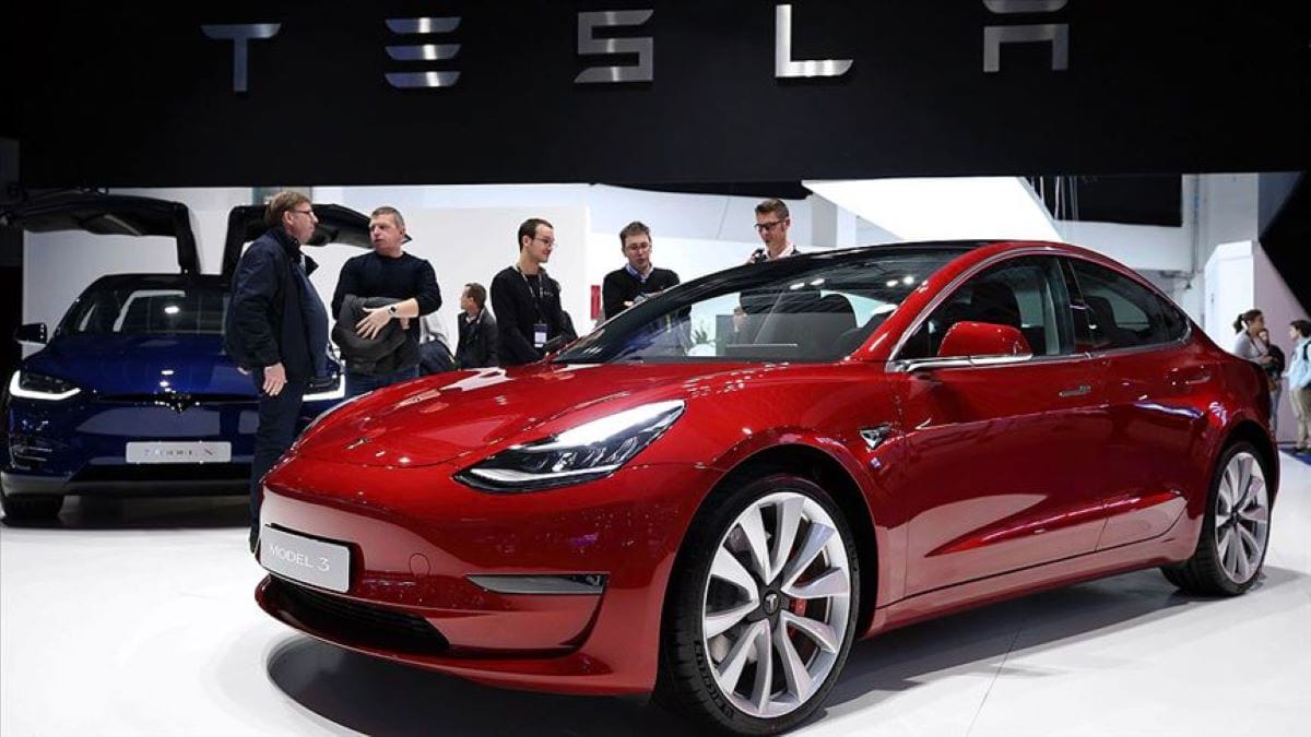 Tesla 2021'de ne kadar araç teslim etti? Elon Musk'ın yüzünü güldüren rakam