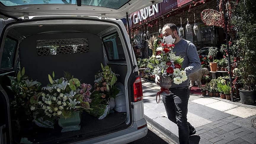 14 Şubat Sevgililer Günü çiçekçiler açık olacak mı? sorusu yanıt buldu