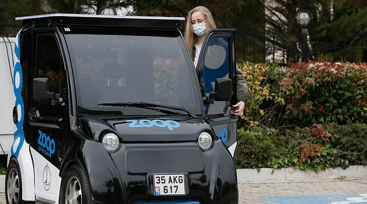 Elektrikli mini araç, "paylaşımlı" olarak İzmir'de yollara çıktı