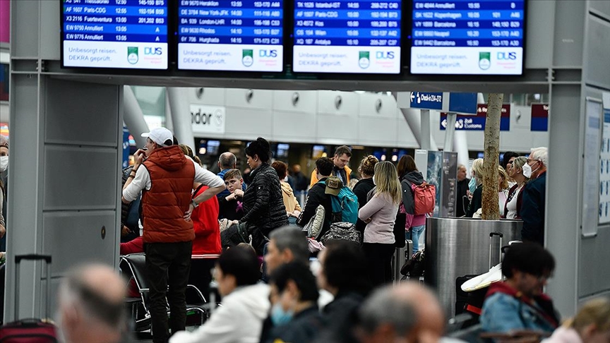 Almanya'da pilotların grevi nedeniyle çok sayıda uçuş iptal edildi