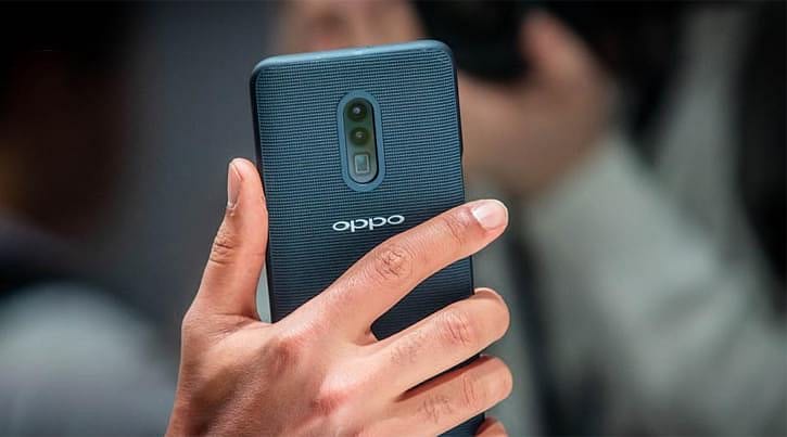 Türkiye'ye yatırım yapan akıllı telefon şirketleri üretim için gün sayıyor