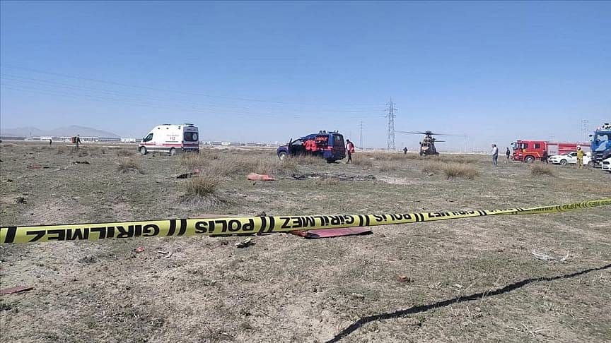 Eğitim uçuşundaki Türk Yıldızları'na ait uçak düştü: 1 şehit