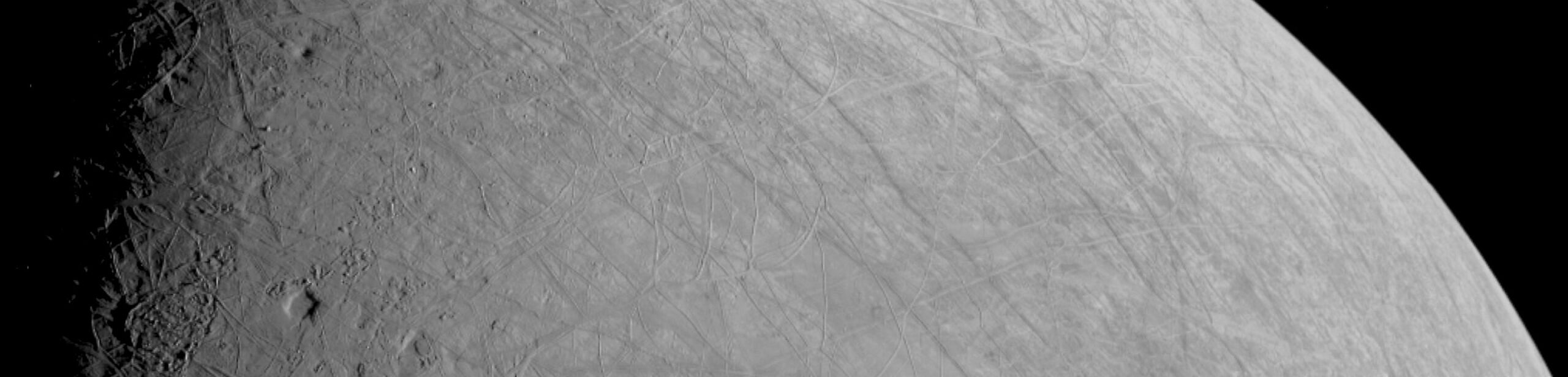 NASA'nın Jüpiter keşif aracı Juno'dan, gezegenin uydusu Europa'nın en yakın görüntüleri geldi-0