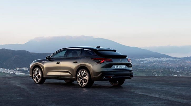 Citroen yeni amiral gemisi C5 X'i tanıttı-0