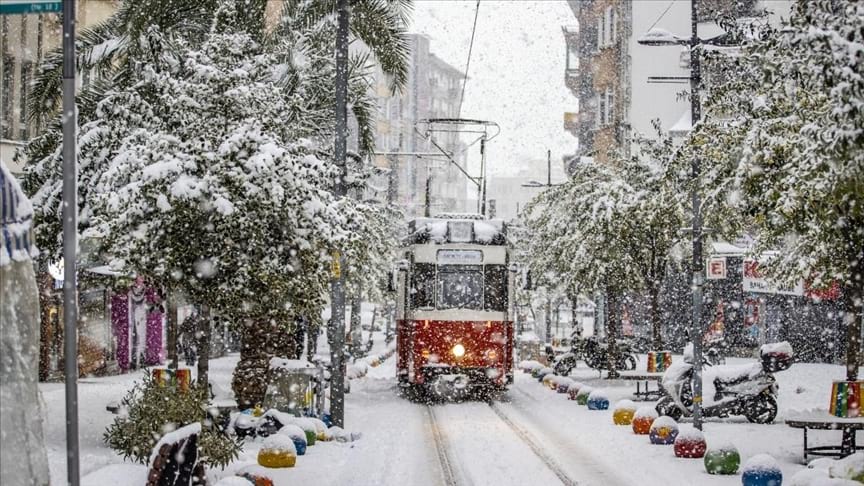 İstanbul'da kar yağışı devam edecek mi? Bu sabahki sürprizin nedeni neydi?