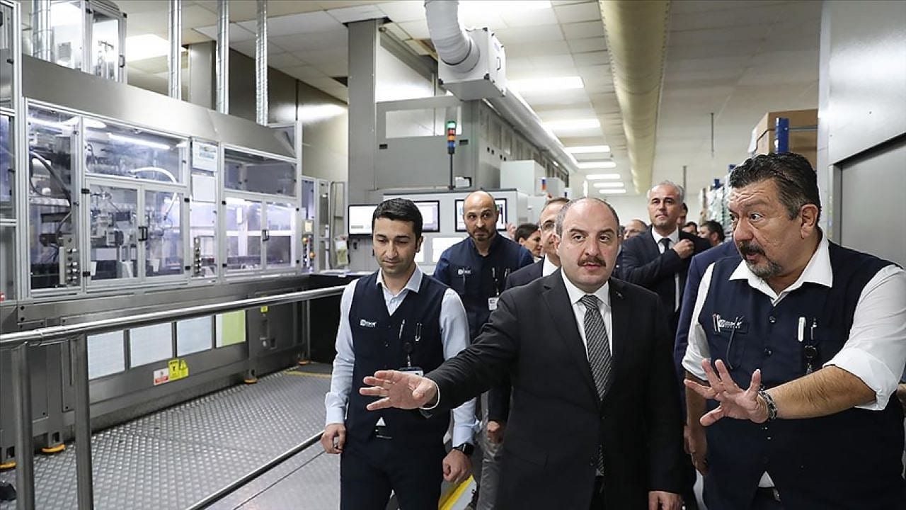 Bakan Varank'tan ELDOR'un fabrikasına ziyaret: Porsche'den BMW'ye kadar birçok firma müşterisi