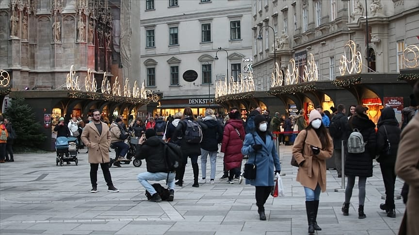 Avusturya'dan aşı zorunluluğu ve sokak kısıtlaması kararı