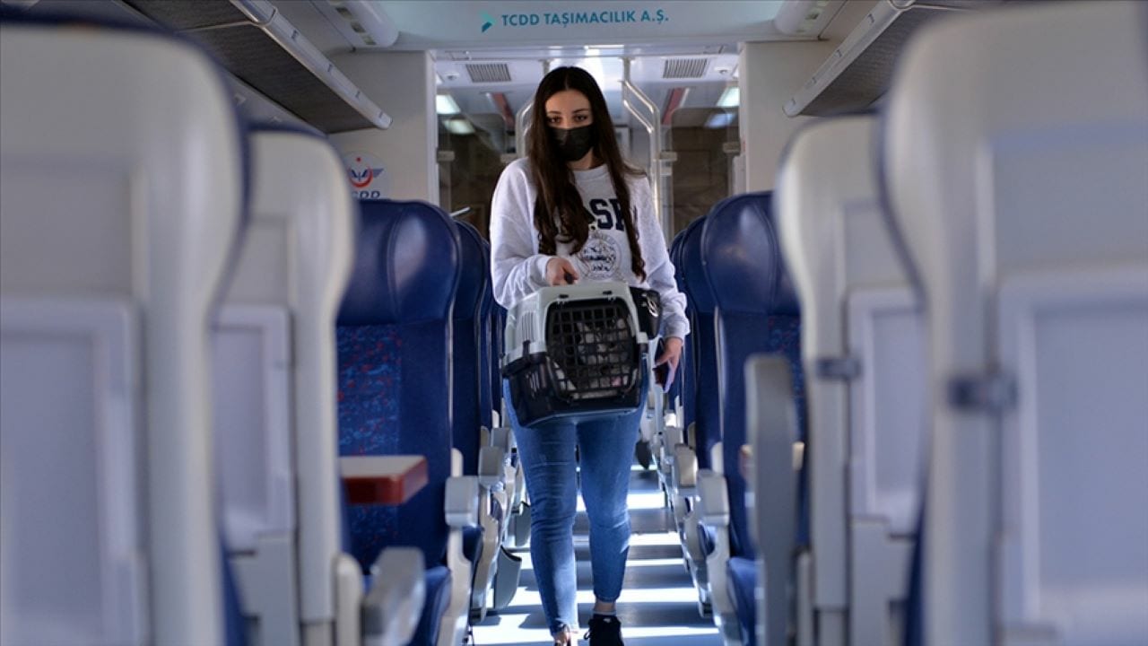 Toplu taşımada, uçaklarda maske zorunluluğu kalktı mı?