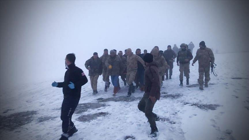 Bitlis'te askeri helikopter düştü: 11 şehit