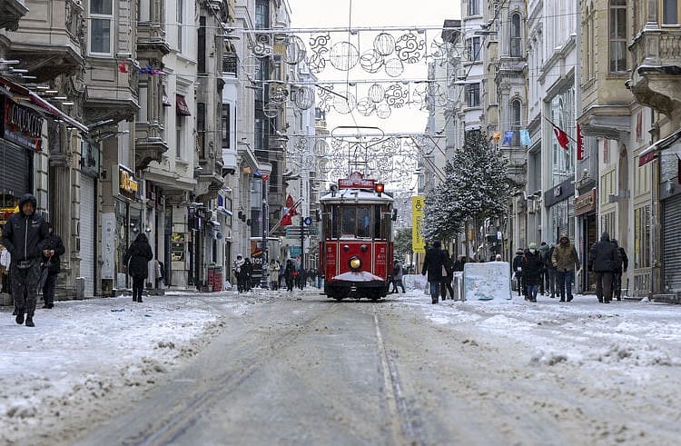 İstanbul’da yeni kar önlemleri açıklandı, 'pazartesi' için uyarı geldi: 'Okulların tatil edilmesi düşünülebilir'-3