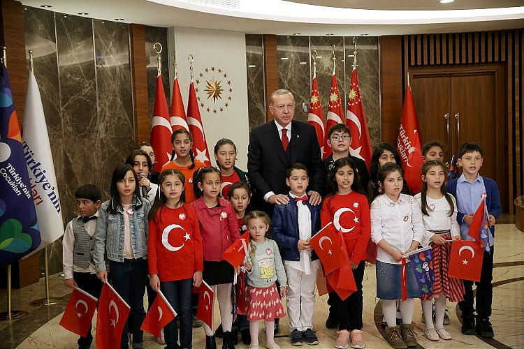 '23 Nisan günü demokrasinin ve millet egemenliğinin en önemli sembolüdür'-0