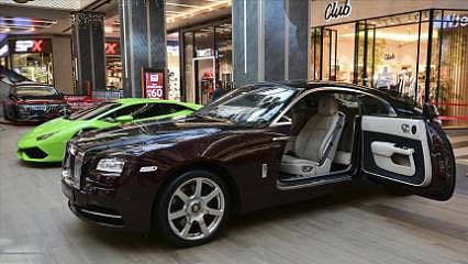 Birbirinden lüks otomobilleri İstanbul'da vitrine çıktı