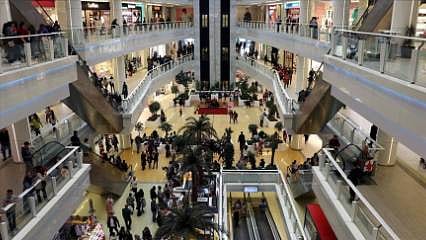 Bir araştırmaya göre Z kuşağı mağazalardan alışverişi seviyor