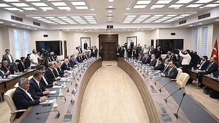 Kamu Toplu Sözleşmesi'nde gözler yarına çevrildi