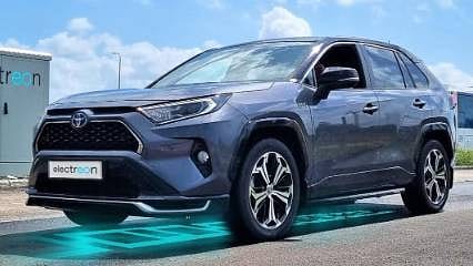 Seyir halinde şarj olan elektrikli otomobilin rekor kırdığı iddia ediliyor