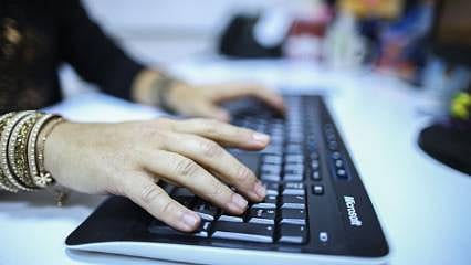 10 yaş altı çocuğu olan kamu çalışanı kadınlara idari izin