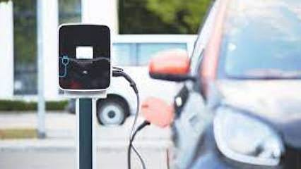 İngiltere'de uzmanlardan otoparklara elektrikli otomobil uyarısı