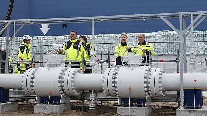 Almanya, ilk özel yüzer LNG terminalini açtı