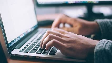 Tam zamanlı ofis işi öldü mü? Uzmanlar uzaktan çalışmanın geleceğini tartışıyor