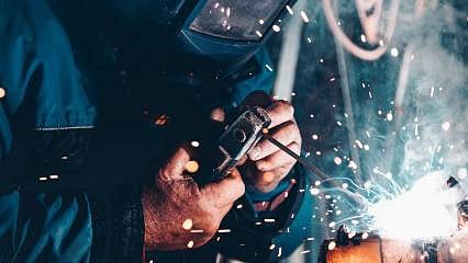 ABD'de imalat sanayi, PMI beklentilerin üzerinde arttı