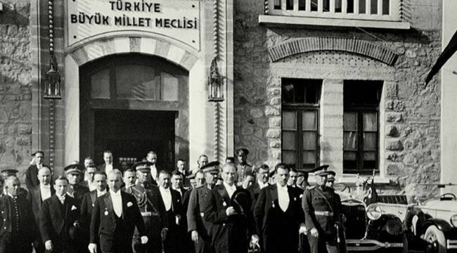 Atatürk'ün çocuklara armağanı: Arşiv fotoğraflarıyla ilk 23 Nisan