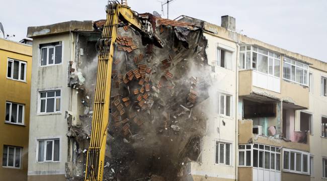 İstanbul'da 48 yıllık sitede yıkım başladı