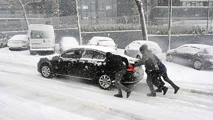 İstanbul Valisi Yerlikaya saat verdi, kar uyarısı yaptı...