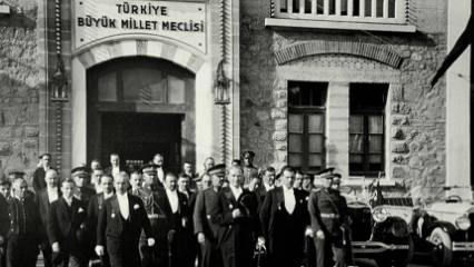 Detaylar: Atatürk'ün çocuklara armağanı: Arşiv fotoğraflarıyla ilk 23 Nisan