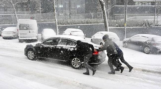 İstanbul Valisi Yerlikaya saat verdi, kar uyarısı yaptı...