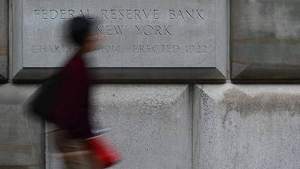 Fed tutanakları, faiz oranlarının bir süre daha yüksek kalacağına işaret etti