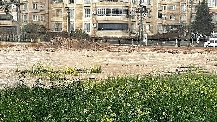 Şanlıurfa'da sağanak derelerin taşmasına neden oldu