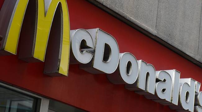 CNBC hesapladı: 10 yıl önce McDonald’s’a 1.000 $ yatıranın bugün ne kadar parası var?