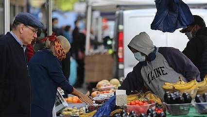 İngiltere’de enflasyon şubatta beklentileri aştı
