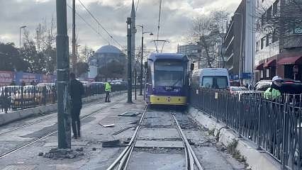 Kabataş tramvayı raydan çıktı: Yaralılar var 