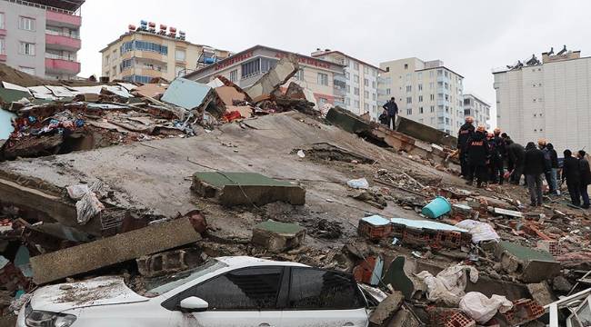 Kahramanmaraş'ta 7,6 büyüklüğünde yeni deprem 