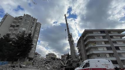 Binanın kolonunu kestikleri iddiasıyla yakalanan 2 kişi tutuklandı