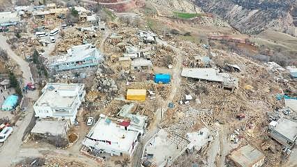 Hayalet köye döndü: 280 haneden geriye sadece 15 ev kaldı 