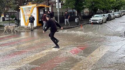 AKOM uyardı: Mecbur kalmadıkça trafiğe çıkmayın