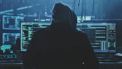 11 ilde 'hacker' operasyonu... Sahte maillerle bilgileri çalıp dolandırıcılara satmışlar 