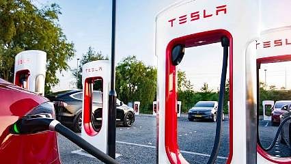 Tesla 100 milyon dolarlık satışla bir ilki geçekleştirdi 
