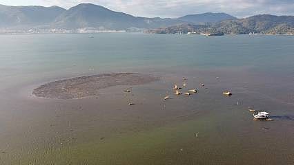 Fethiye'de deniz suyu 10 metre çekildi