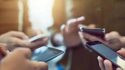 Gençlere vergisiz cep telefonu ve ücretsiz internet uygulaması için tarih belli oldu 